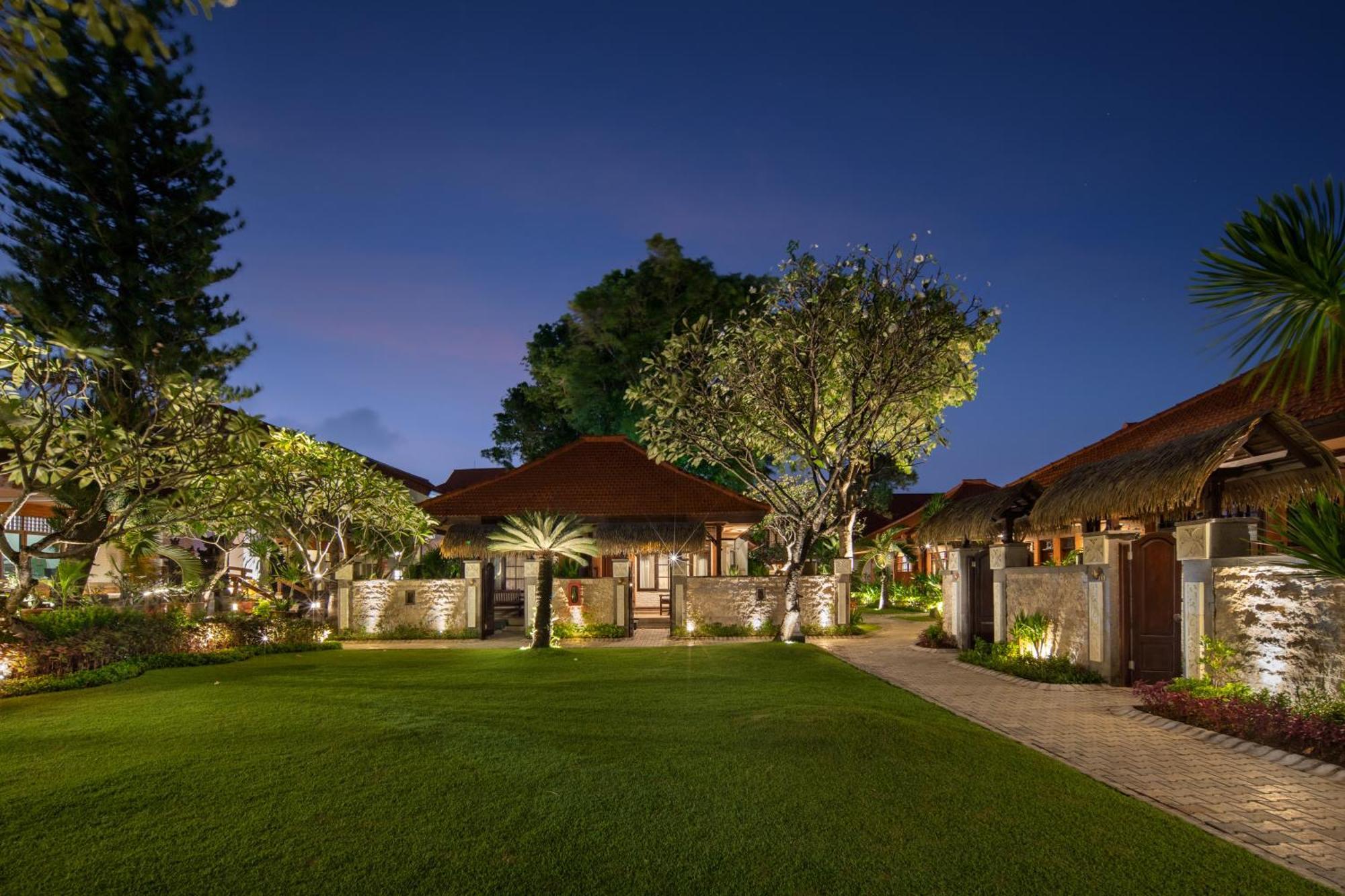 Grand Istana Rama Hotel Kuta Lombok Esterno foto