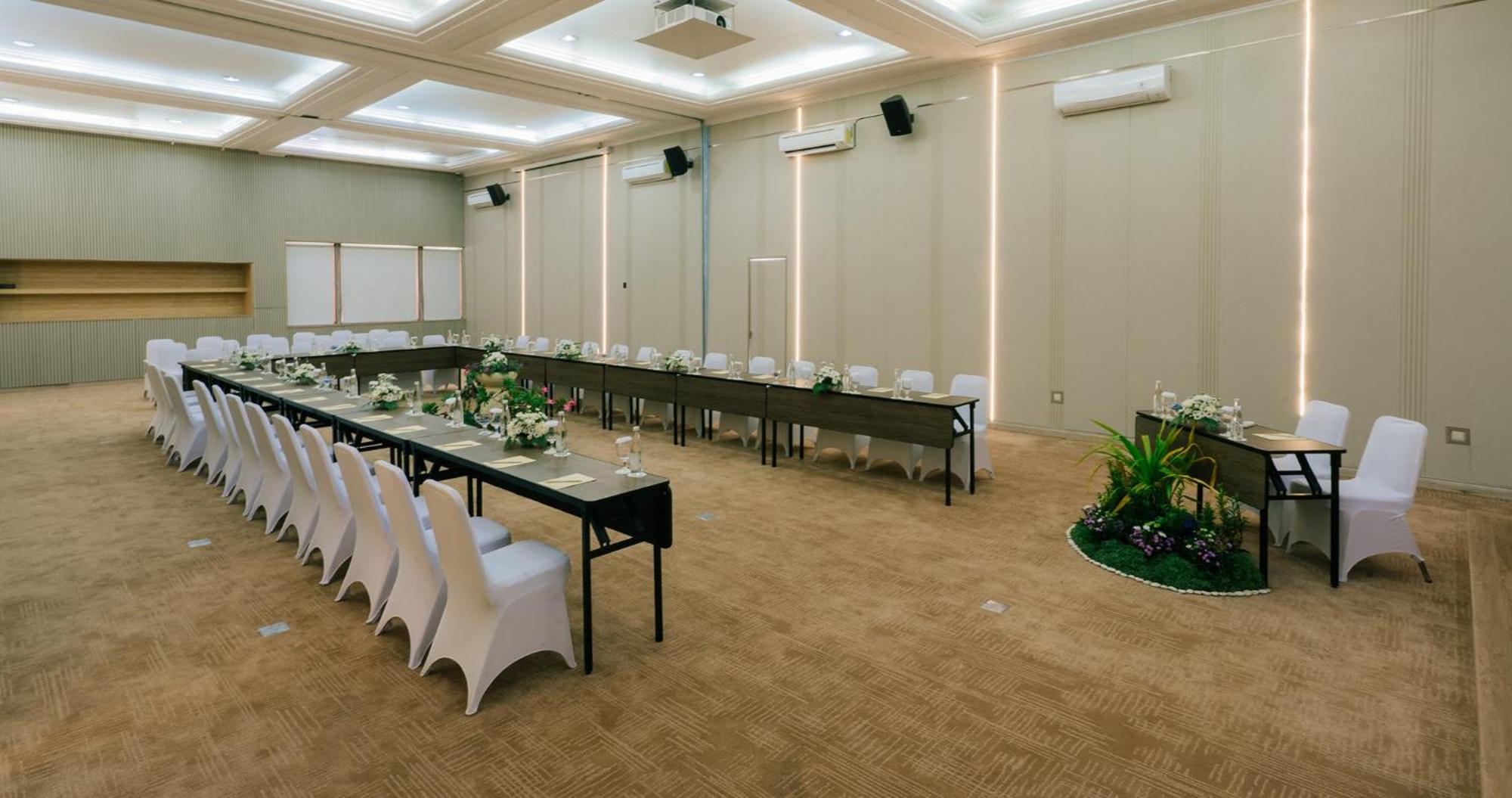 Grand Istana Rama Hotel Kuta Lombok Esterno foto